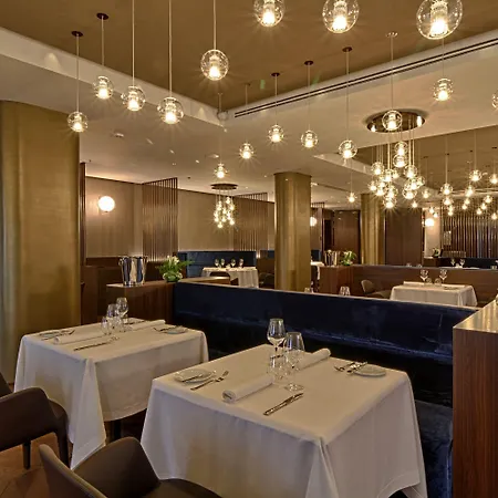 호텔 Maritim Plaza 티라나