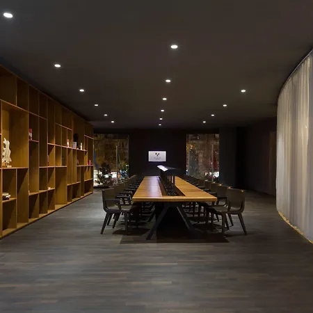 호텔 Maritim Plaza 티라나