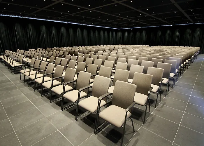 Hotel Maritim Plaza 5*