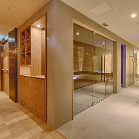 Maritim Plaza 5* Tiran
