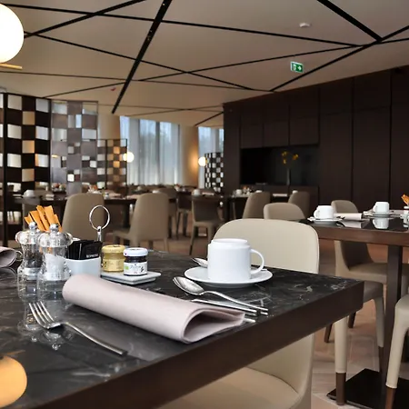 Maritim Plaza 5* Tiran