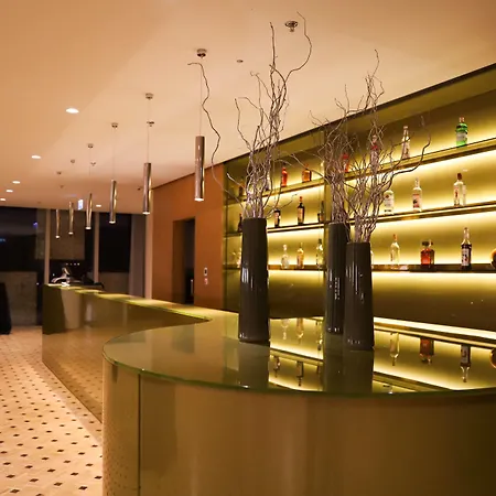 Maritim Plaza 5* טיראנה