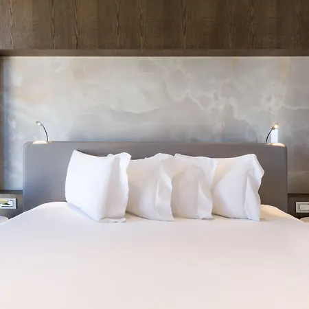 Maritim Plaza Otel Tiran