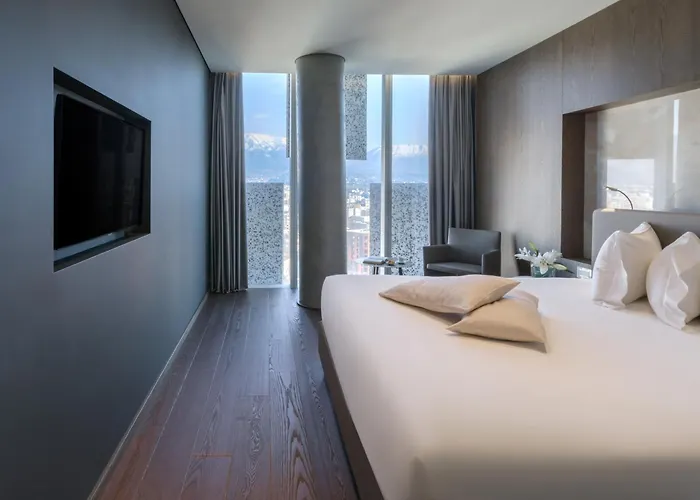 Maritim Plaza 5* טיראנה