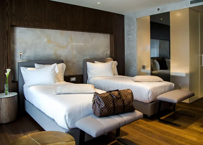 Maritim Plaza 5*