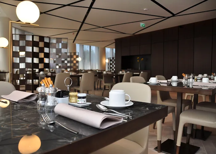 Maritim Plaza 5* טיראנה