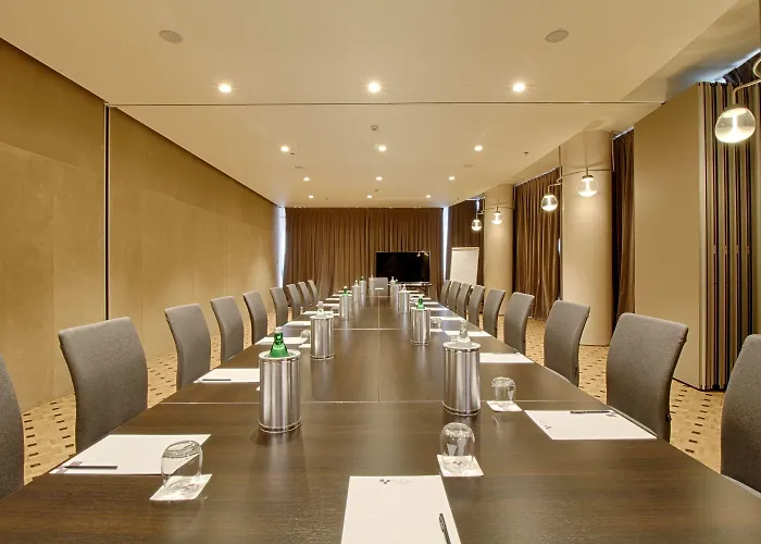 Maritim Plaza 5* טיראנה