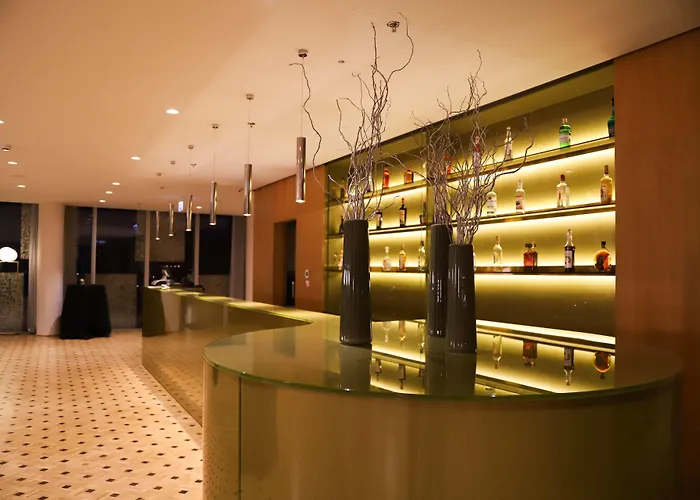 Maritim Plaza 5* טיראנה