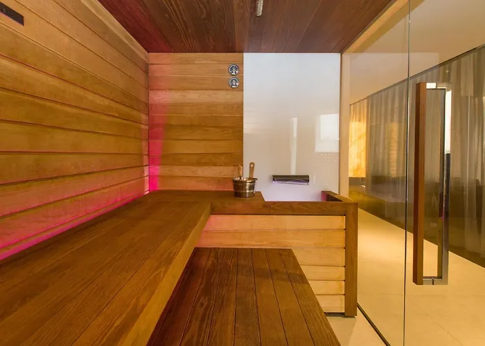 Maritim Plaza 5* Tirana